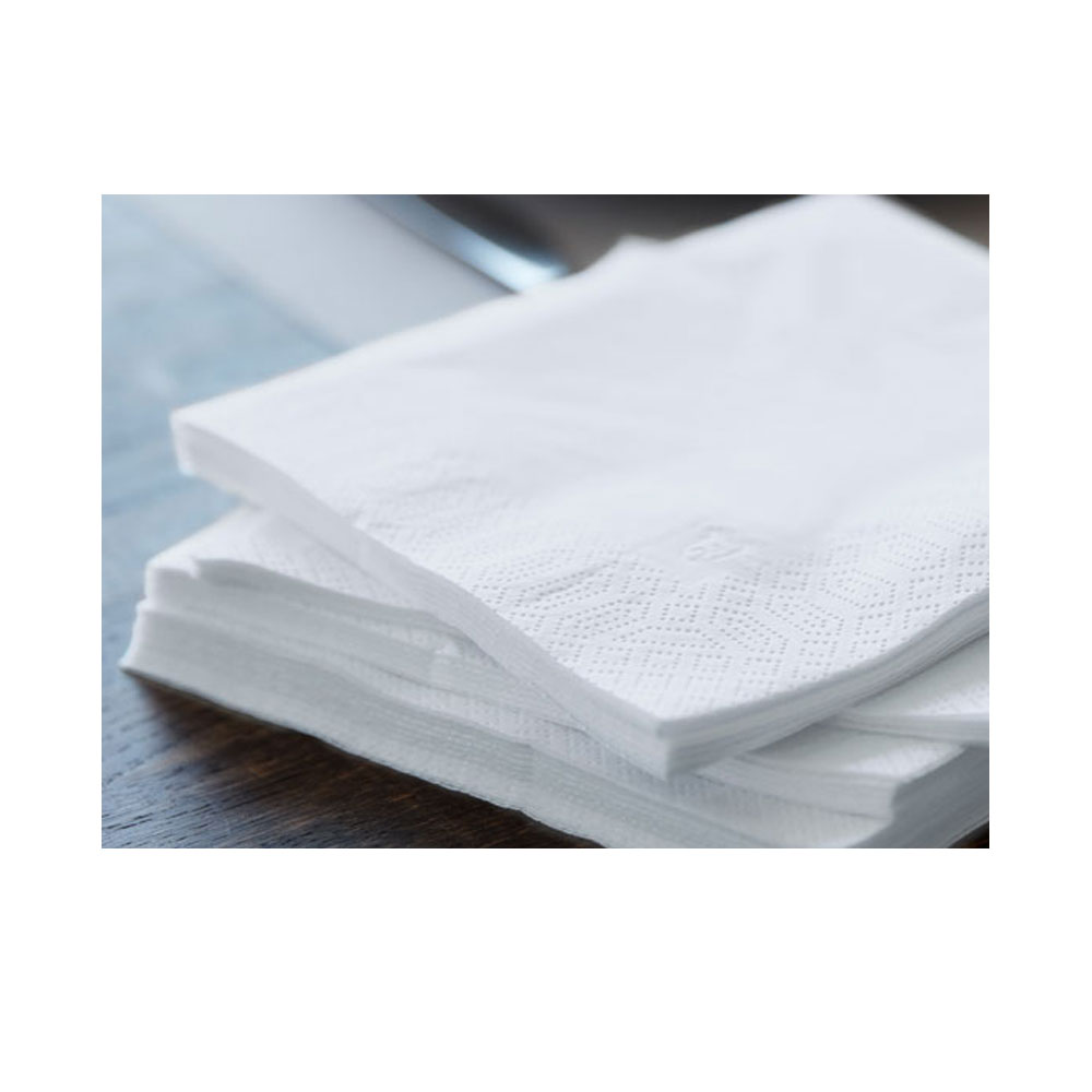 weiße Servietten viertelfalz