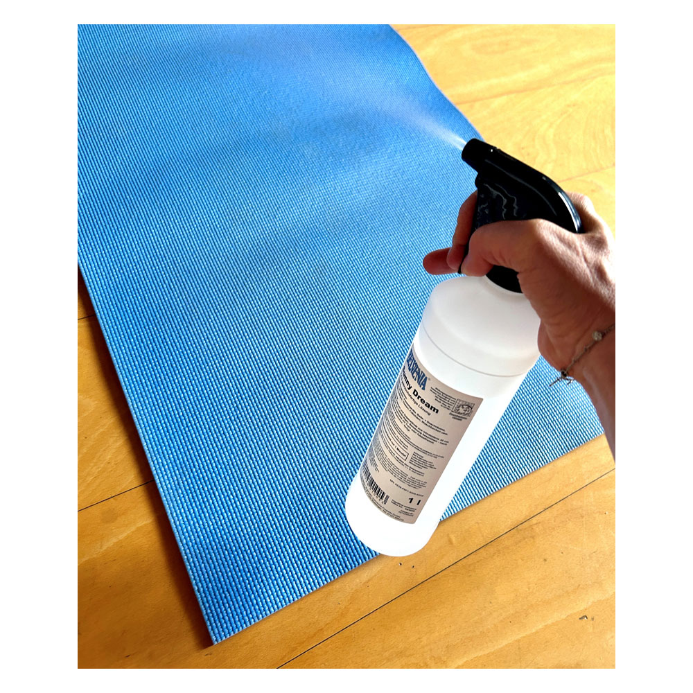 Yogamatte reinigen mit Desinfekitonsreiniger